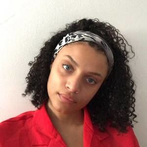 Meet your Posher, Simone